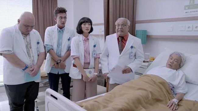 Setelah drama dan laga, sutradara Ifa Isfansyah merambah film bergenre komedi romantis dengan menghadirkan karya terbarunya, Catatan Dodol Calon Dokter.