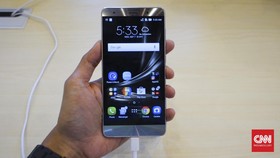 Asus Siap Ganggu Ponsel Premium Samsung dan Apple