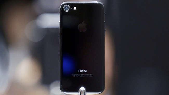 Pemesanan ini digunakan untuk layar di iPhone 8, karena Apple mencoba beralih dari LCD ke panel OLED.