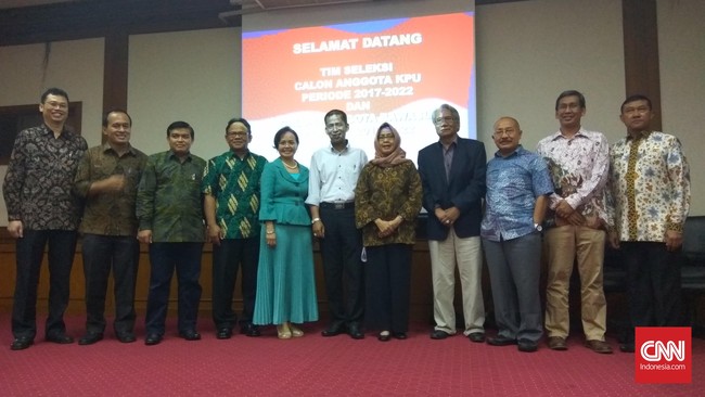 Salah satu anggota tim seleksi komisioner KPU dan Bawaslu merupakan anggota aktif DKPP. Presiden disebut tidak menaati UU Penyelenggara Pemilu.
