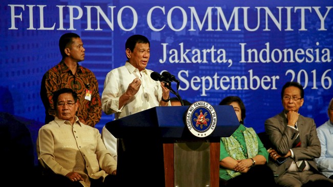 Dalam pidatonya di hadapan warga Filipina di Jakarta, Indonesia, Duterte mengatakan sebelum dia memimpin tidak ada satu pun politisi yang bicara bahaya narkoba.