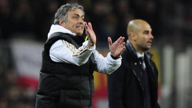 Misi Mourinho Perbaiki Rekor Buruk Lawan Guardiola