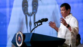Berterima Kasih kepada China, Duterte Sindir Bantuan AS