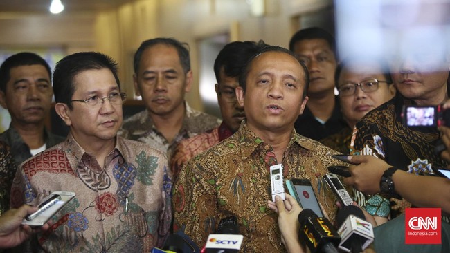 Operasional PT RAPP dihentikan paling lama tiga bulan, hingga kajian atas tata kelola dan pembangunan kanal yang dilakukan korporasi kertas itu selesai.