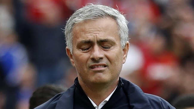 Jose Mourinho digadang-gadang sebagai juru selamat Manchester United. Tapi torehannya di 9 laga sama persis dengan era David Moyes.