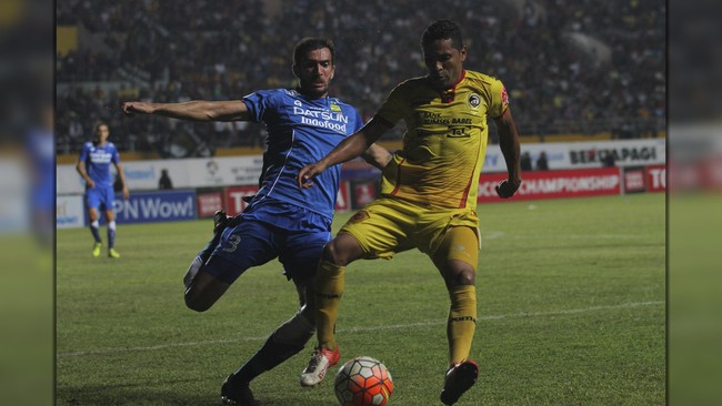 Duel Persib Bandung lawan PSM Makassar yang berlangsung di Stadion Si Jalak Harupat berakhir tanpa gol di babak pertama.