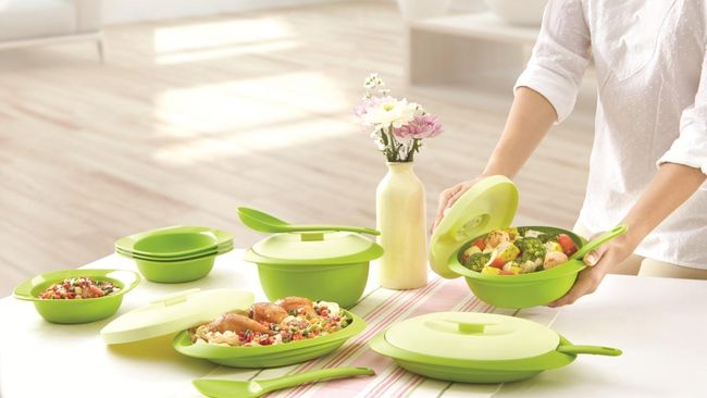 Produsen alat masak berlomba menciptakan berbagai peralatan dapur, mulai dari memasak hingga penyajian. Desain dibuat minimalis dan fungsi praktis.