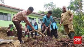 Sang Guru Pembangun Desa