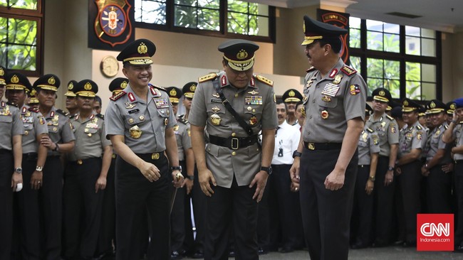 Orang yang memimpin BIN dinilai alangkah baiknya jika seorang sipil murni, baik itu purnawirawan TNI, purnawirawan Polri, atau sipil.