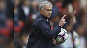 Mourinho Tak Mau Ulangi Mimpi Buruk Van Gaal