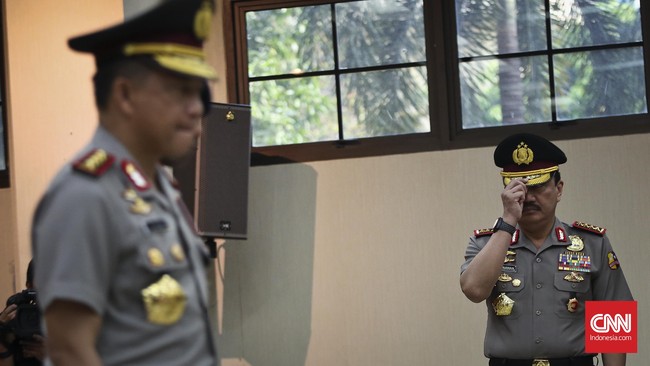 Foto Budi Gunawan terpampang besar pada dua spanduk di stadion yang berada tak jauh dari auditorium PTIK. Tertulis "Selamat jalan Bhayangkara Sejati-Ku."
