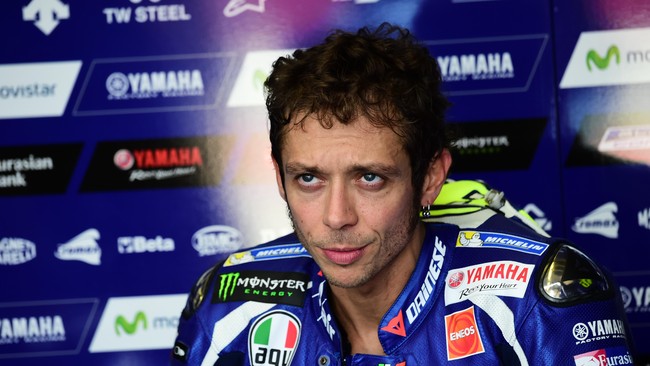 Valentino Rossi meninggalkan Linda agar bisa fokus di perebutan gelar juara dunia MotoGP. Sayang, keputusan meninggalkan Linda tak membuahkan gelar juara dunia.
