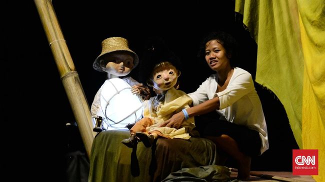 Terkenal lewat AADC 2, Papermoon Puppet Theater sebenarnya sudah pentas sejak 2006. Perkembangannya saja yang tak pesat.
