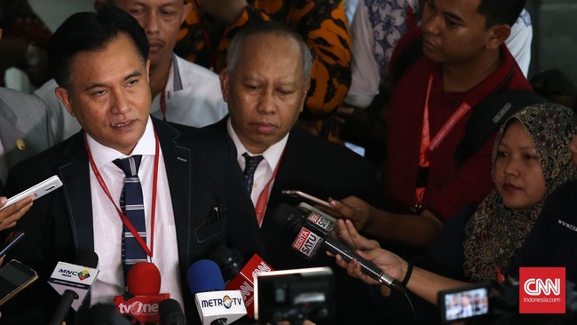 Pengunduran diri Yusril Ihza Mahendra dilakukan karena tak lagi menjadi calon gubernur DKI sehingga otomatis tak sesuai dengan legal standing untuk uji materi.