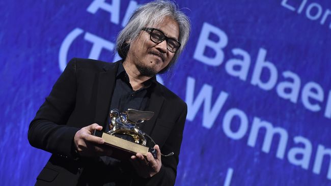 Sebuah film Filipina, Ang Babaeng Humayo berhasil menyabet hadiah utama sebagai film terbaik di Venice Film Festival 2016.
