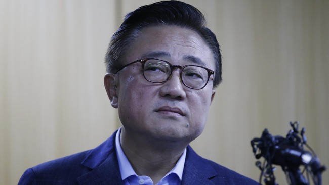 President mobile communciation Samsung Koh Don-jin memastikan akan menunda kemunclan Galaxy S8 dan Galaxy S8 Plus.