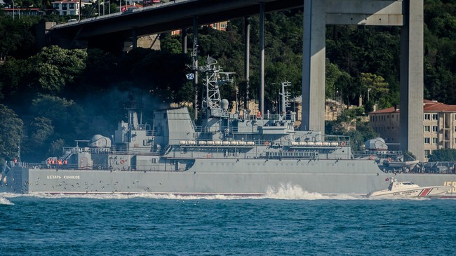 Presiden Vladimir Putin menegaskan perairan di Kepulauan Kuril/Teritori Utara yang menjadi sengketa Rusia dan Jepang merupakan wilayah strategis.