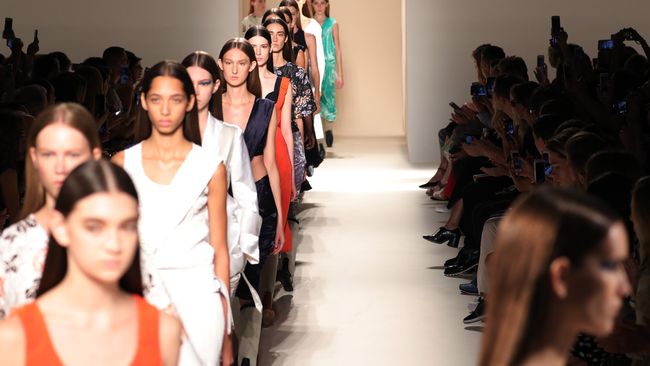 Kurangnya dukungan dari pemerintah membuat keberlangsungan industri fesyen di Garment District, New York, Amerika Serikat, terancam punah.