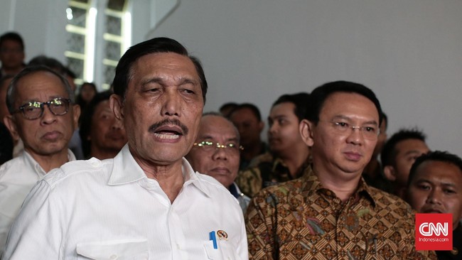 Jokowi meminta para menteri yang berurusan dengan reklamasi untuk memastikan adanya grand design atas proyek pembangunan pulau buatan di Teluk Jakarta.