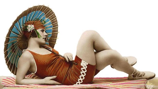 Burkini masih jadi kontroversi di beberapa negara Eropa dan Amerika. Padahal, mereka juga mempunyai masa di mana bikini adalah baju yang cukup tertutup.