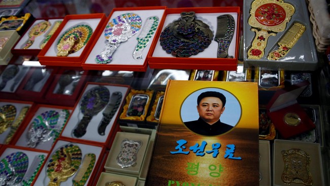 Korea Utara sangat mengandalkan China untuk pemenuhan barang-barang kebutuhan pribadi akibat diganjar sanksi Barat.