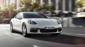 Paris Motor Show jadi Debut New Porsche Panamera 4E-Hybrid