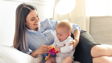 8 Jenis Mainan Untuk Bayi 0 2 Bulan Si Kecil Sudah Punya