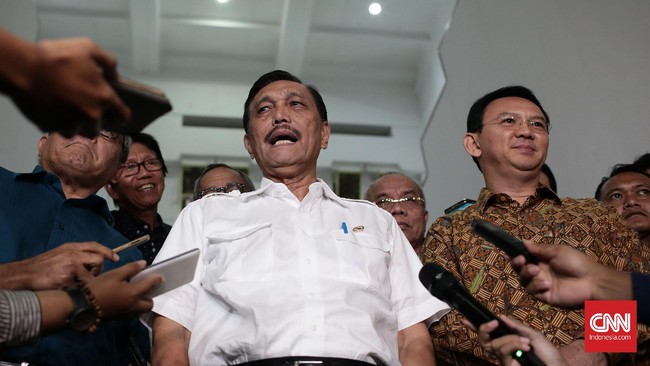 Tak hanya rentan secara hukum, keputusan Menteri Luhut melanjutkan reklamasi Teluk Jakarta juga bisa mengancam suplai listrik warga Jakarta.