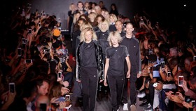 Kolaborasi Wang-Adidas Hadirkan Sportwear Santai dan Seksi