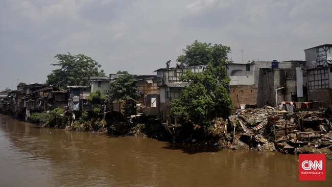 Program itu akan melibatkan peran aktif warga. Anies yakin, penataan kampung bisa mengatasi kesenjangan kepemilikan lahan hunian di Jakarta.