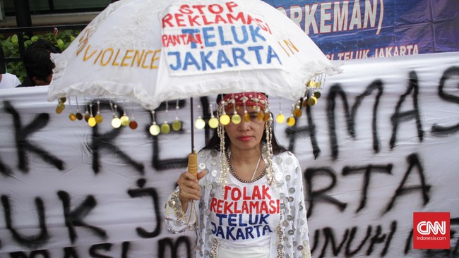 Mahasiwa meminta Luhut menjelaskan secara terbuka rencana untuk melanjutkan kembali reklamasi Pulau G.