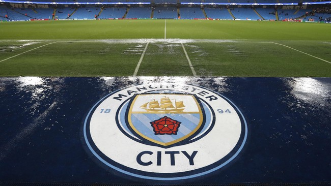 Sebelum laga melawan AFC Bournemouth pada Sabtu (17/9), penjaga lapangan Manchester City menyemprotkan berliter-liter cairan bawang putih.