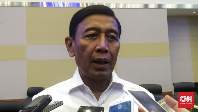 Menkopolhukam Wiranto akan bersaing dengan Gita Wirjawan memperebutkan pucuk pimpinan PBSI. Wiranto resmi mendaftarkan diri jadi calon Ketua Umum.