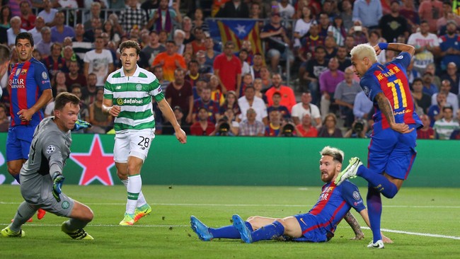 Lionel Messi memberi pembelaan untuk rekan setimnya di Barcelona, Neymar, yang belakangan kembali dikritik karena permainannya di atas lapangan.