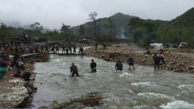 Warga Korea Utara menumpahkan kekesalannya karena media pemerintah tak memberitakan tentang banjir dahsyat yang menewaskan dua orang.
