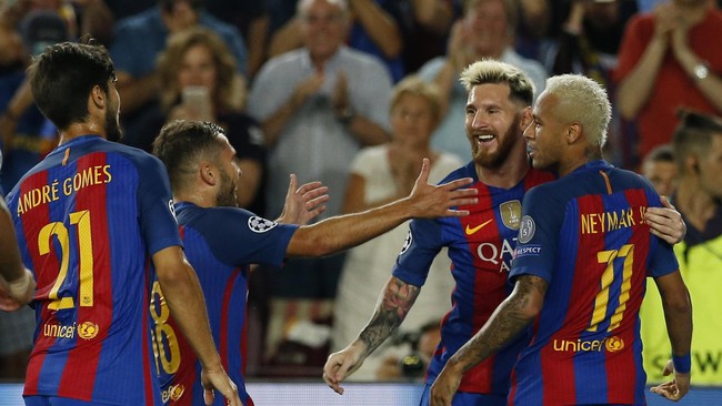 Lionel Messi mencetak hattrick gol, sementara Neymar menyumbang empat assist untuk kemenangan besar Barcelona atas tim tamu dari Skotlandia, Celtic.
