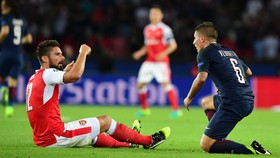 Koscielny Antusias Lihat Persaingan Sanchez-Giroud