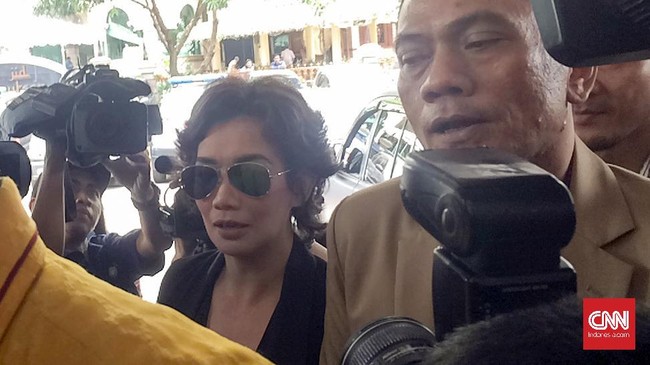 Reza enggan mengomentari materi penyidikan. Ia mengaku menjawab 29 pertanyaan selama lima jam pemeriksaan.