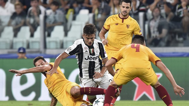 Finalis Liga Champions 2014/15, Juventus belum mampu menjebol gawang tim tamu yang merupakan penguasa Liga Europa, Sevilla pada babak pertama laga di Turin.