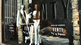 Rihanna Kembali Menggebrak Tren lewat 'Fenty Beauty'
