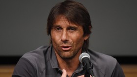 Hazard Mengakui Conte Sedikit 'Gila'