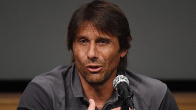 Antonio Conte sempat menghardik dan menampar bahu Angelo Alessio di pinggir lapangan. Rupanya, sang asisten memang sering jadi korban amarah Conte.