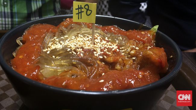 Tak seperti hidangan Hanjeongsik yang ‘lebay,’ sajian menu Korea dalam mangkuk kecil di sebuah kedai di Jakarta lebih praktis.