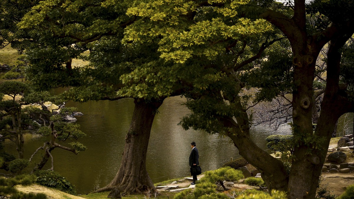 Menilik Upaya Perbaikan Ekonomi Negeri Sakura