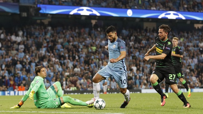 Seolah tak ingin kalah dengan rekan senegaranya, Leo Messi yang mencetak hattrick untuk Barcelona, Sergio Aguero pun mencetak hattrick untuk kemenangan ManCity.