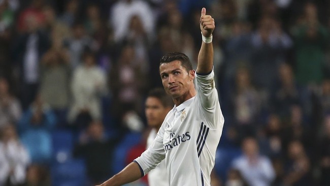 David Pawlaczyk, salah satu fan Ronaldo yang baru pulih dari koma ditemui Ronaldo. Dirinya siuman setelah dokter memutar ulang gol-gol Ronaldo.