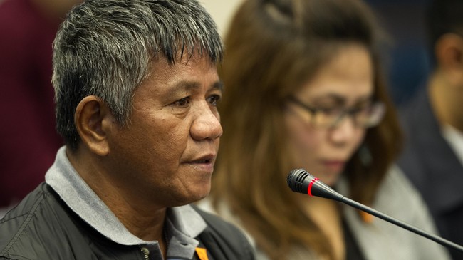 Orang yang mengaku sebagai anggota pasukan algojo Duterte akan melaporkan mantan atasannya itu ke Pengadilan Kejahatan Internasional dalam waktu dekat.