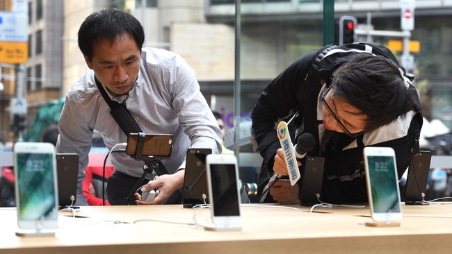 Sistem operasi terbaru iPhone memunculkan masalah, boros baterai hanya salah satunya.