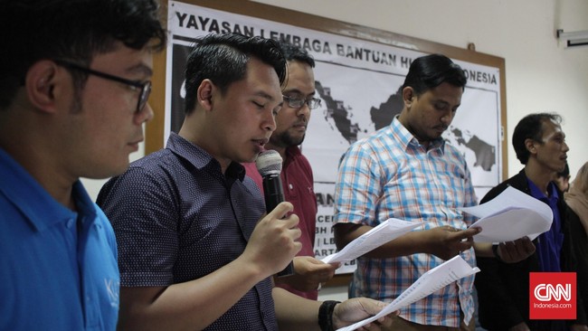 Sebagai pejabat negara Luhut dinilai melanggar hukum seperti yang telah ditetapkan hakim PTUN yang menyebut keputusan gubernur soal reklamasi tidak sah.