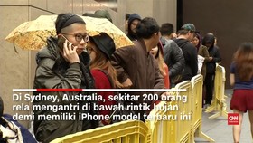 Ratusan Orang Mengantre Demi iPhone 7